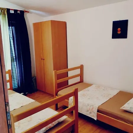 Apartment Saric Vrsine